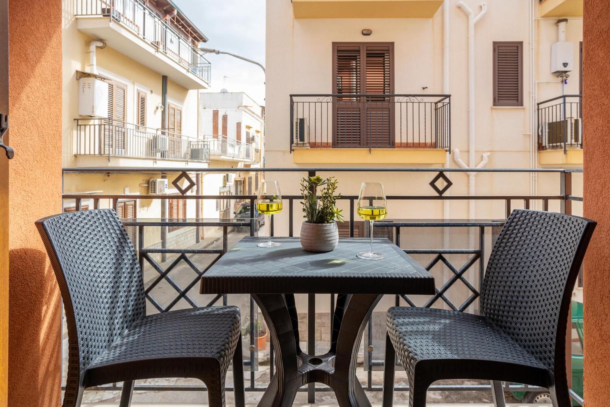 Azzurra Apartments Balestrate ภายนอก รูปภาพ